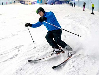 Skier on the main slope at Chill Factor<sup>e</sup>